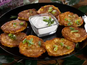 Картофени пърженки със зелен лук