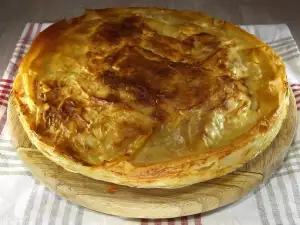 Редена баница с яйца и сирене