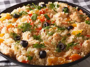 Кускус с пиле, маслини и зеленчуци