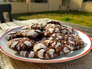 Напукани сладки с черен шоколад и масло