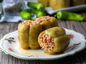 Пълнени чушки с ориз по гръцки (Гемиста)