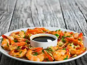 Пържени скариди с масло, чесън и чили