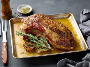 Крехък свински врат на фурна