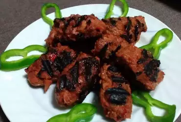 Как се приготвят сочни сръбски ущипци