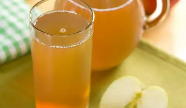 Напитка от ябълков сок с мед