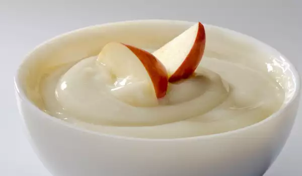 Ябълков крем с ванилов сос