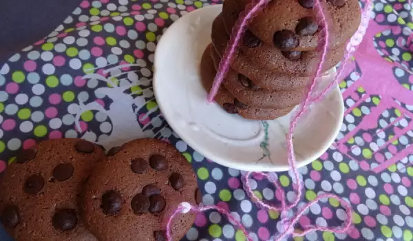 Какаови бисквити с шоколадови парченца