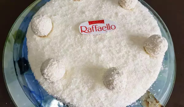 Бисквитена торта Рафаело с кондензирано мляко