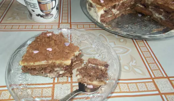Бисквитена торта с ванилов пудинг и сладко