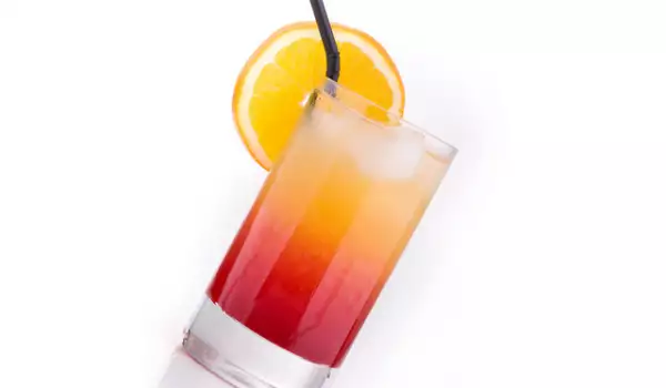 Безалкохолен коктейл с плодове