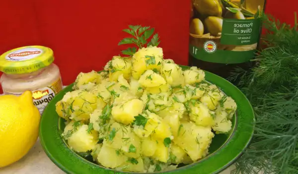Картофена салата с копър и магданоз