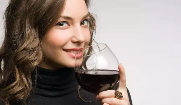 червеното вино е здравословна напитка
