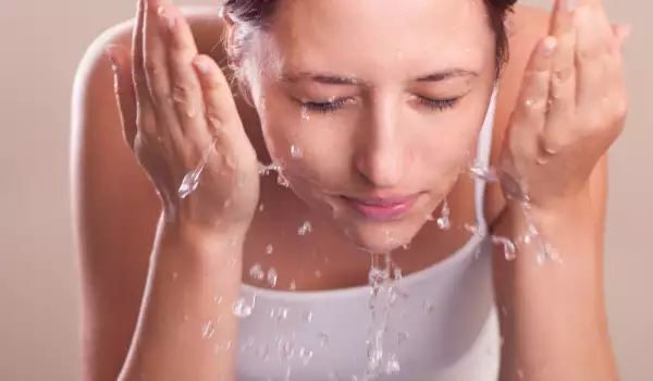 Колко често всъщност е добре да си мием лицето?