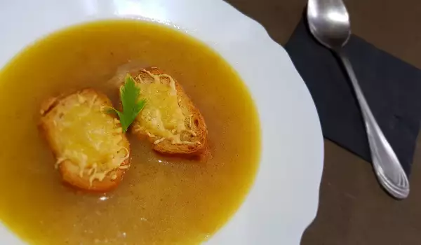 Любимата френска лучена супа