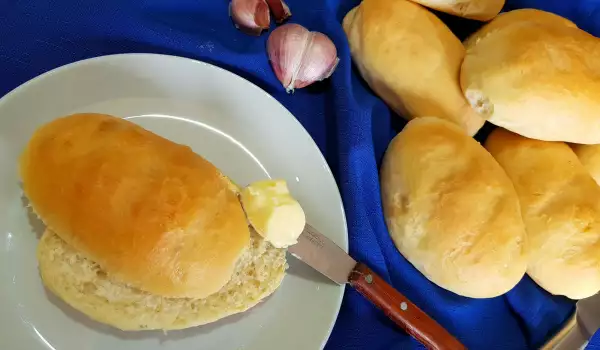 Чеснови хлебчета с масло