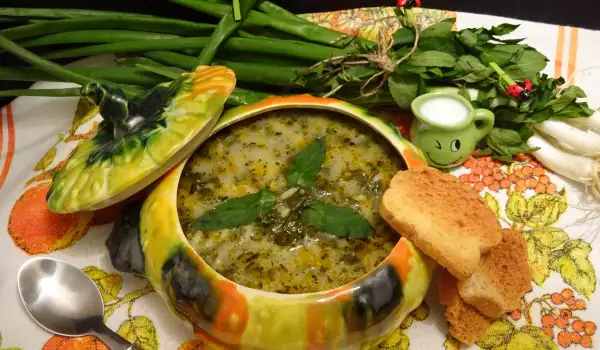 Гъста спаначена супа със зелен лук