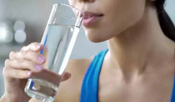 Как водата може да попречи на храносмилането