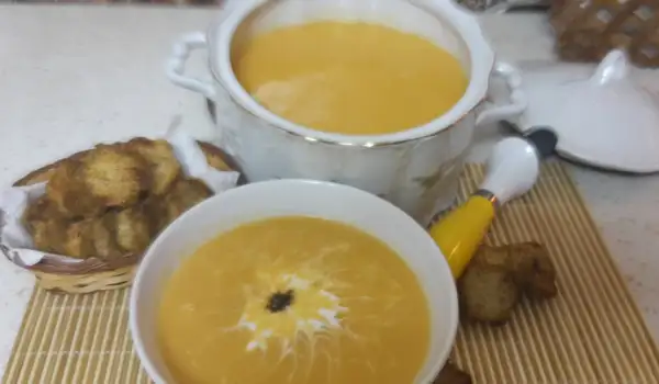 Крем супа с картофи и масло
