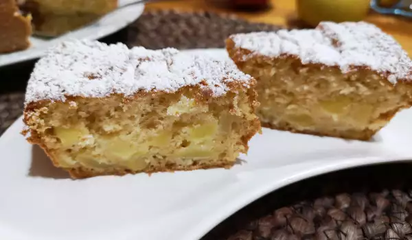Кекс с ябълки и прясно мляко