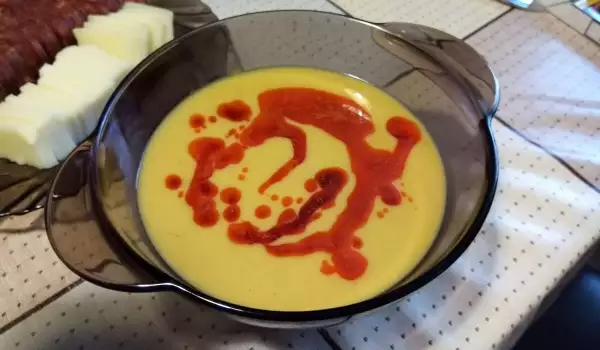 Кремсупа от червена леща и доматена паста