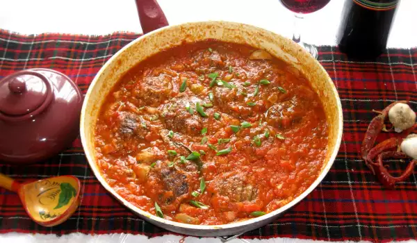 Кюфтета в доматено-гъбен сос