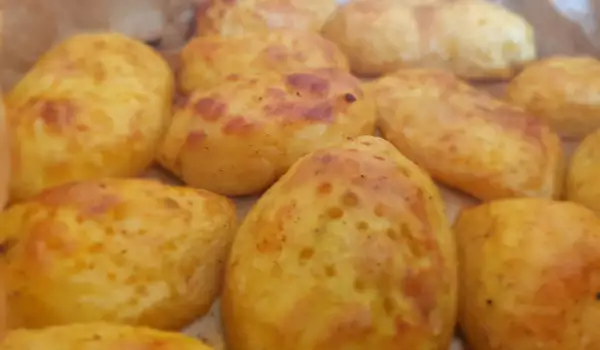Надупени печени картофи