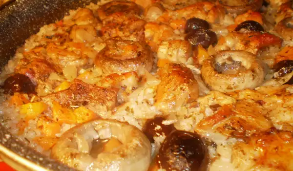Свинско с ориз, печурки и маслини