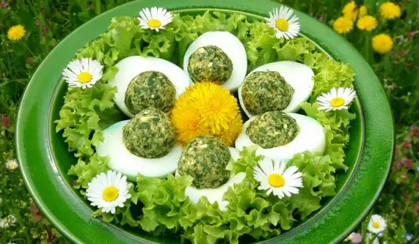 Пълнени варени яйца със зелении