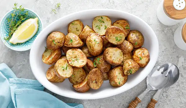 Печени картофи с мащерка