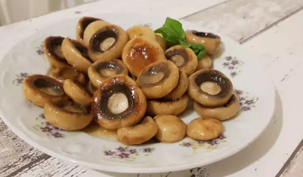 Печурки във винен сос