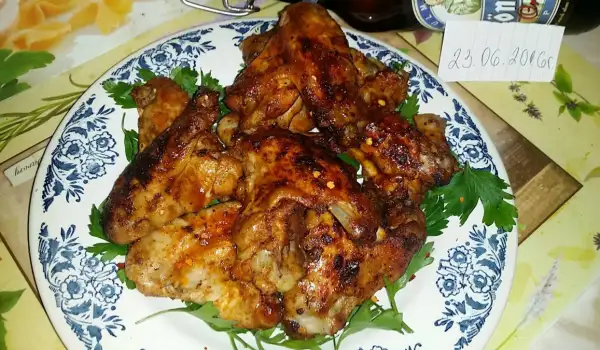 Пилешки крилца с мед и бира