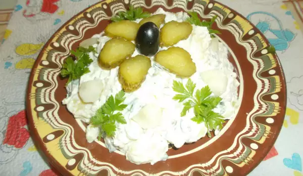 Картофена салата с пилешко и майонеза