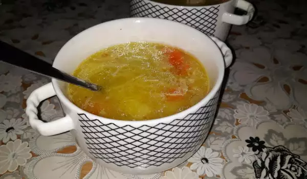 Бистра пилешка супа с фиде