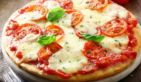 Пица с домати и моцарела