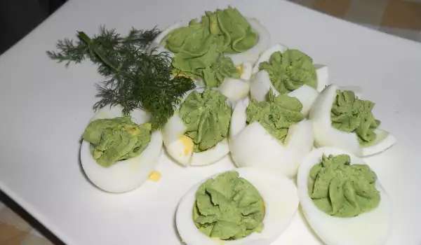 Пълнени яйца със спаначен пастет