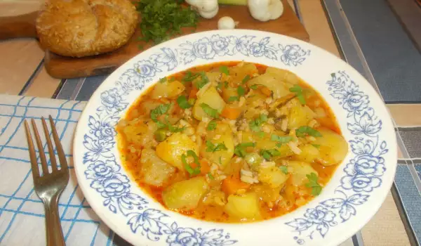 Бургаска яхния с картофи и тиквички
