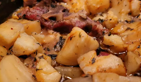 Бавно готвено свинско с картофи и джоджен в крок-пот