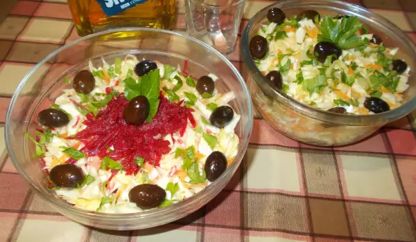 Зелева салата с маслини и цвекло