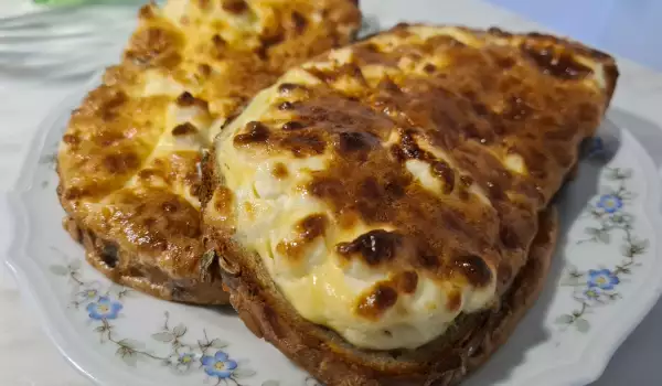 Запечени сандвичи с яйца и сирене