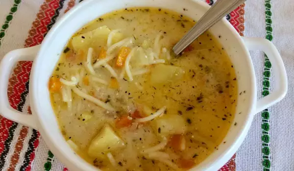 Селска супа с фиде и картофи