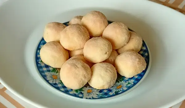 Сладки с локум и пудра захар