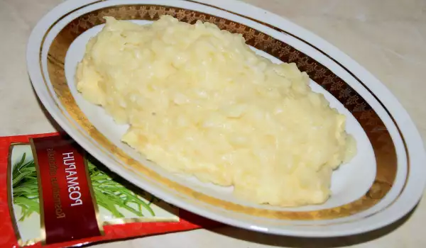 Ароматно картофено пюре с чесън и розмарин