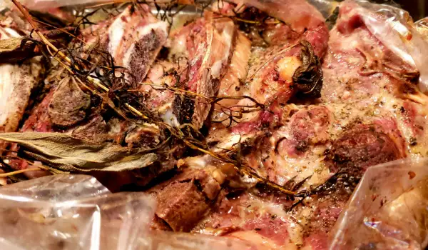 Свински пържоли с ароматни подправки в плик за печене