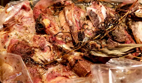 Свински пържоли с ароматни подправки в плик за печене