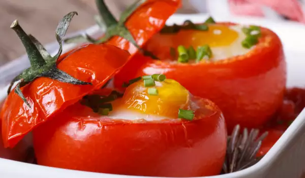 Пълнени печени домати с яйца