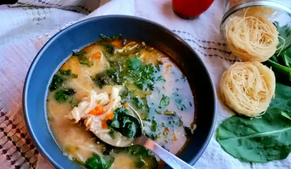 Витаминозна супа с киселец и моркови