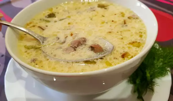 Гъбена супа с манатарки и сметана
