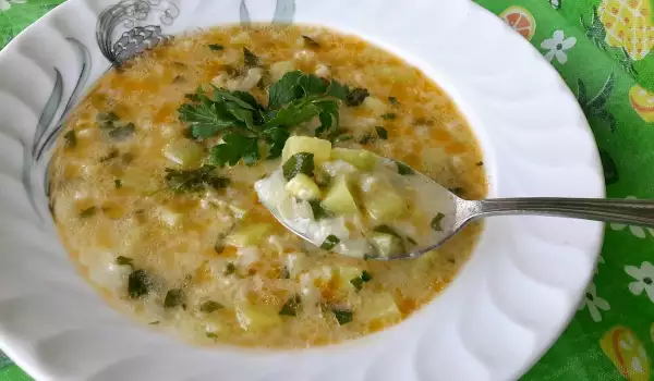 Супа от тиквички с кисело мляко и ориз