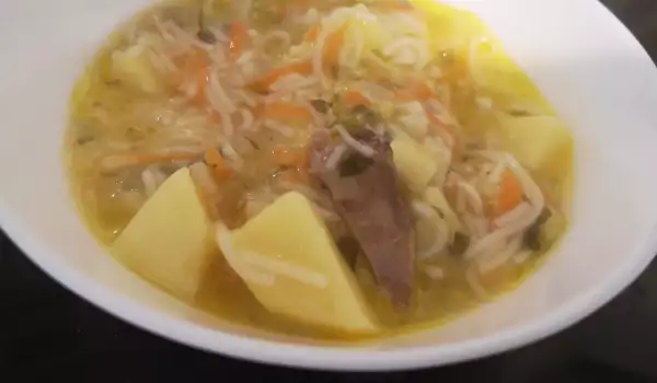 Гъста супа с месо, фиде и картофи