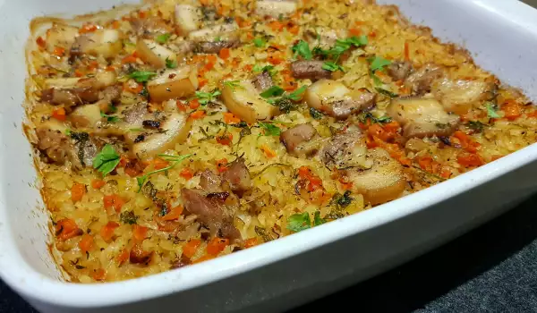Ориз на фурна със свинско и моркови